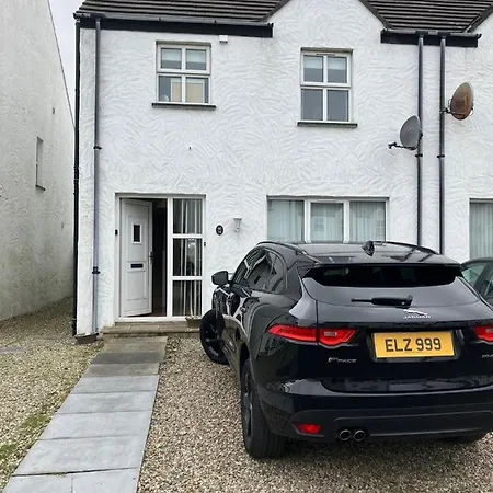 Strand Cottage, Ballycastle. Modern Home Exterior photo